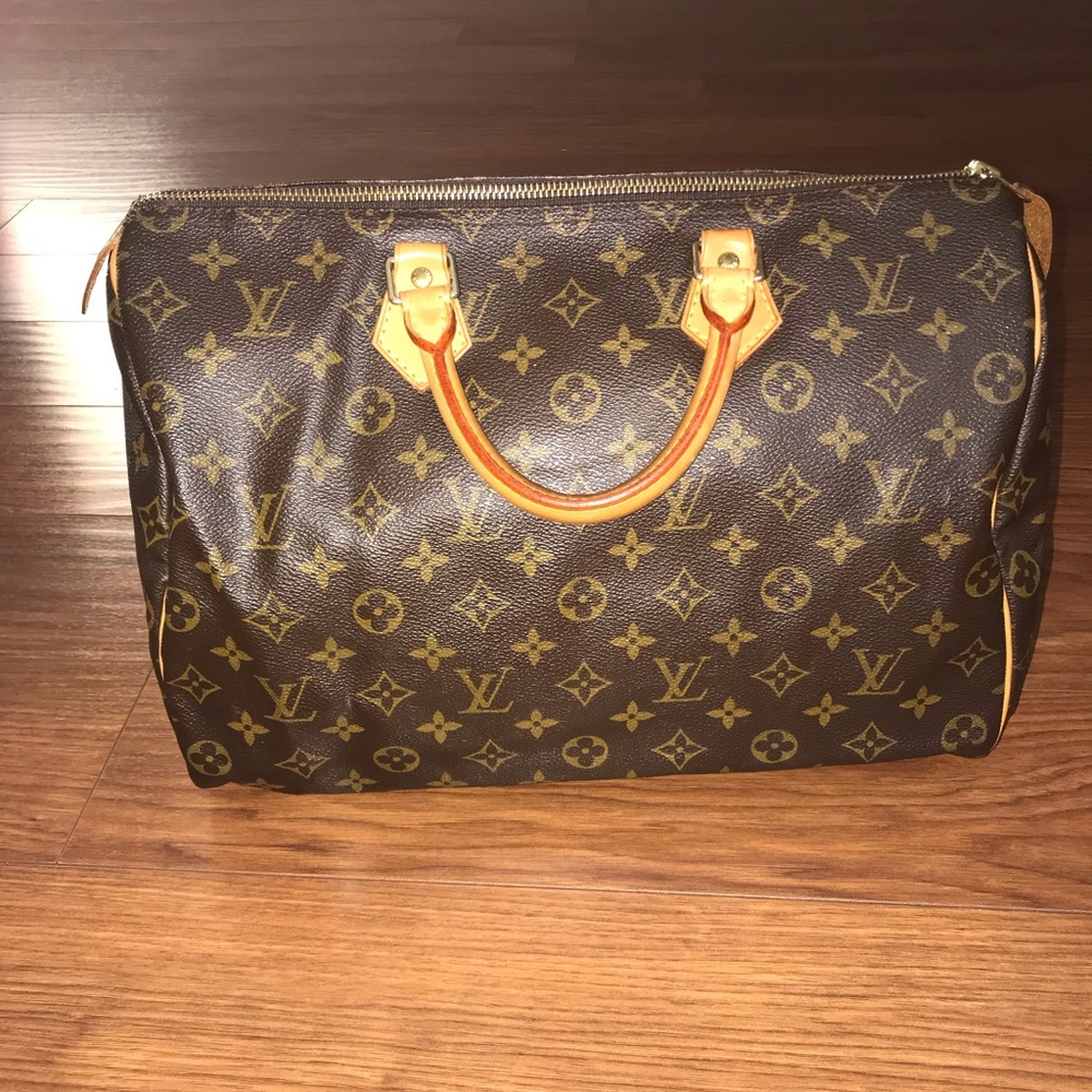 Louis Vuitton Monogram Canvas Speedy 35